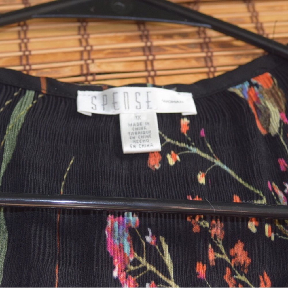 Spense 1x Floral Blouse - Picture 4 of 9